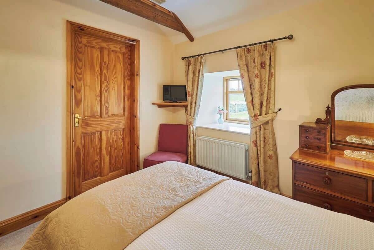 2 bedrooms, iron/ironing board, travel cot, free WiFi