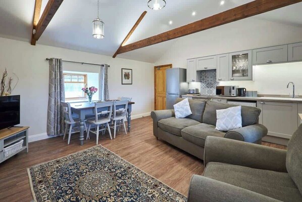 TV, fireplace, DVD player, books - Host & Stay | The Granary, Carr Edge (Newbrough)