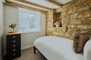 4 bedrooms, iron/ironing board, free WiFi, bed sheets - Host & Stay | Cragg Cottage (Whitby)