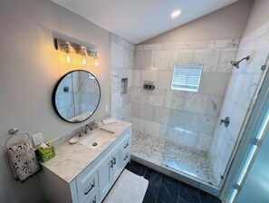 Douche, articles de toilette écologiques, sÚche-cheveux