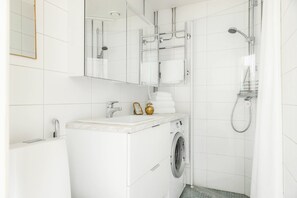 Bathroom - Peaceful 1BR in Design District (Helsinki)