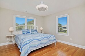 5 bedrooms, travel crib, WiFi, bed sheets