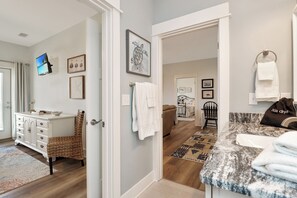 5 bedrooms, iron/ironing board, free WiFi, bed sheets - 5BR, Beach View, Elevator, Comm Pool, North Cape (Cape San Blas)