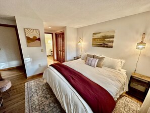 3 bedrooms, iron/ironing board, travel cot, WiFi - Spacious 3 bedroom Family Condo located 1 mile from downtown North Conway! (Conway)