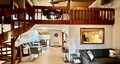 Spacious 3 bedroom Family Condo located 1 mile from downtown North Conway!