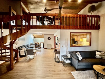 Spacious 3 bedroom Family Condo located 1 mile from downtown North Conway!