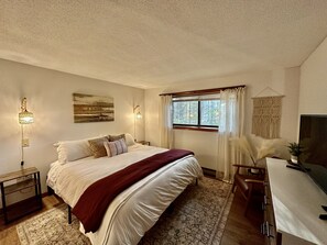 3 bedrooms, iron/ironing board, travel crib, WiFi