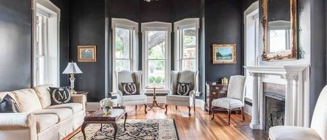 Una Smart TV, libros