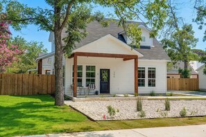 Exterior - The Rosé: Hot-Tub + Firepit 3 Blks to Main Street! (Fredericksburg)