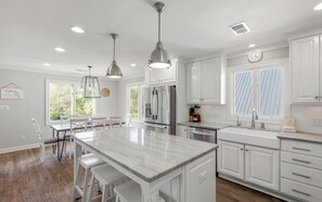 Fridge, microwave, oven, stovetop - New Listing. Seagrove. Pet Friendly. Large Backyard (Santa Rosa Beach)