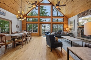 Smart TV, fireplace, foosball, books - Lakeside: 4 Kings, Room4Groups, Hot Tub, Dock, Firewood (Brainerd)