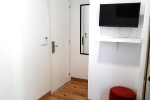 Comfort Double or Twin Room | Free WiFi, bed sheets