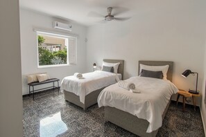 4 Schlafzimmer, Schreibtisch, Bügeleisen/Bügelbrett, kostenloses WLAN