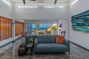 Smart-TV, DVD-Player, Bücher, Drucker