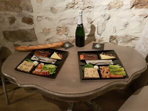 Free daily continental breakfast - Duo Détente  (Vernou-la-Celle-sur-Seine)