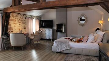 Deluxe Double Room | 1 bedroom, free WiFi