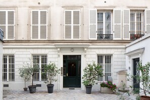 Front of property - HIGHSTAY - Luxury Serviced Apartments - Tuileries Garden (Paris)