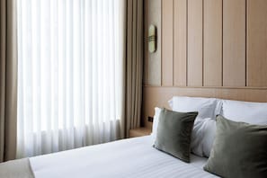 Chapon II | Premium bedding, pillow-top beds, in-room safe, individually decorated - HIGHSTAY - Luxury Serviced Apartments - Le Marais (Paris)