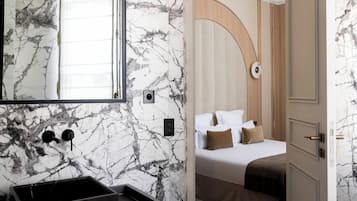 Chapon I | Bathroom | Shower, rainfall showerhead, hair dryer, towels