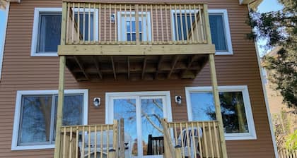 Lakefront home. completed in 7/23- beautifully furnished.