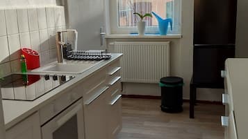 Cookware/dishes/utensils