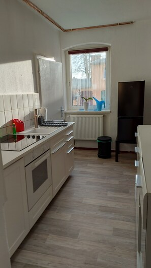 Cookware/dishes/utensils