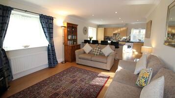 TV, DVD player, books, stereo