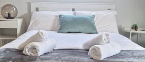2 bedrooms, iron/ironing board, WiFi, bed sheets