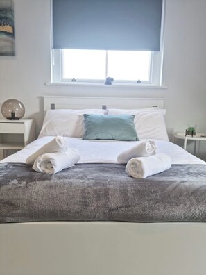 2 chambres, fer et planche à repasser, Wi-Fi, draps fournis