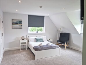 2 bedrooms, iron/ironing board, WiFi, bed sheets - Hyland Two bedroom Stylish Apartment  (chelmsford)