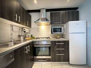 Microwave, oven, dishwasher - Cozy holiday house near the sea! (Stepčići)