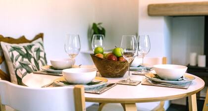 Meads Garden Cottage - close to seafront and South Downs