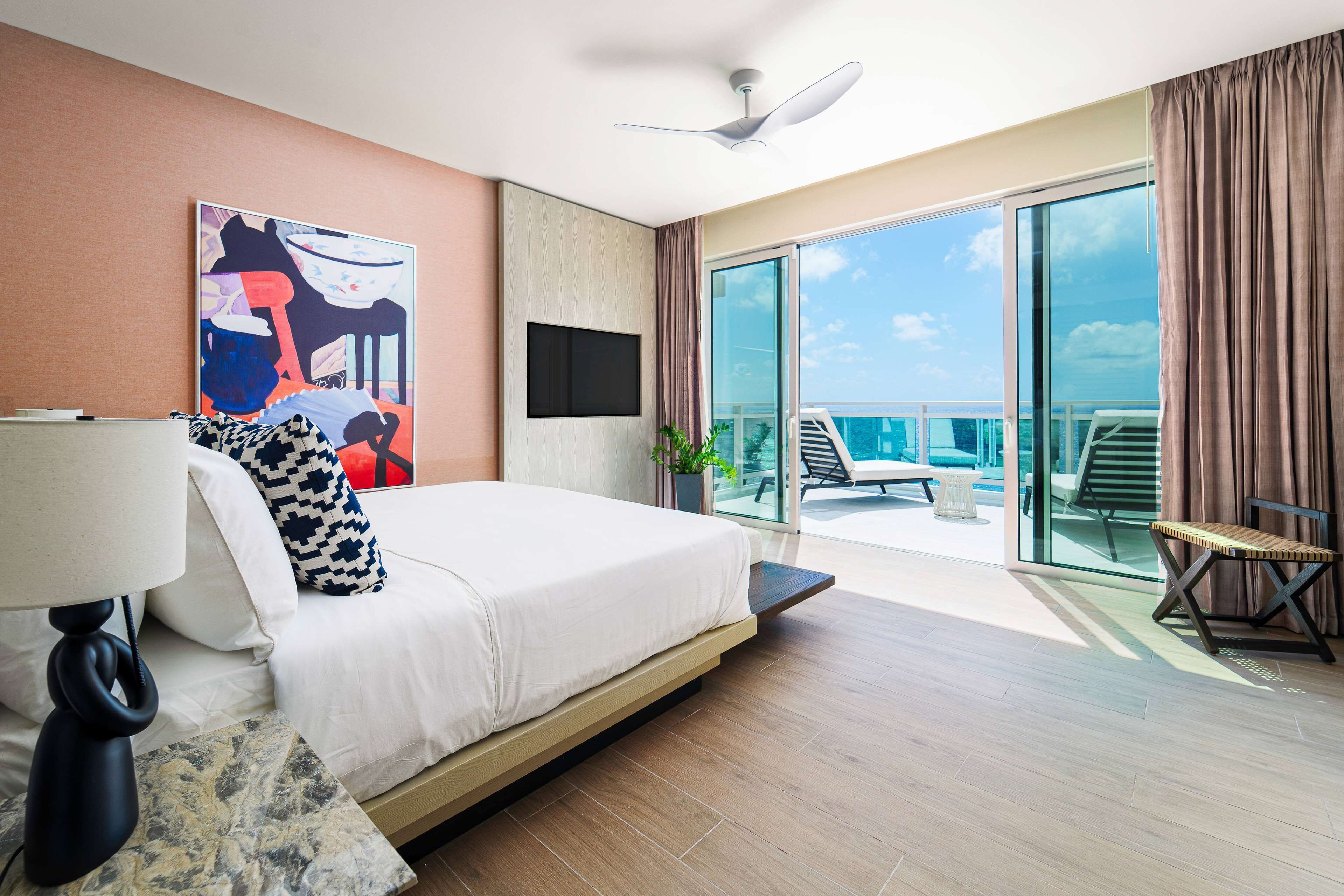 Suite, 1 King Bed, Balcony (Terra)