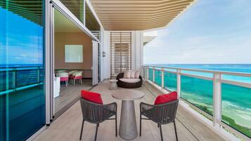 Suite, 1 cama King size (Ocean Suite, Outdoor Tub) | Artículos del minibar gratis y caja de seguridad en la habitación