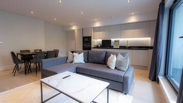 Apartment, 3 Bedrooms | Living area