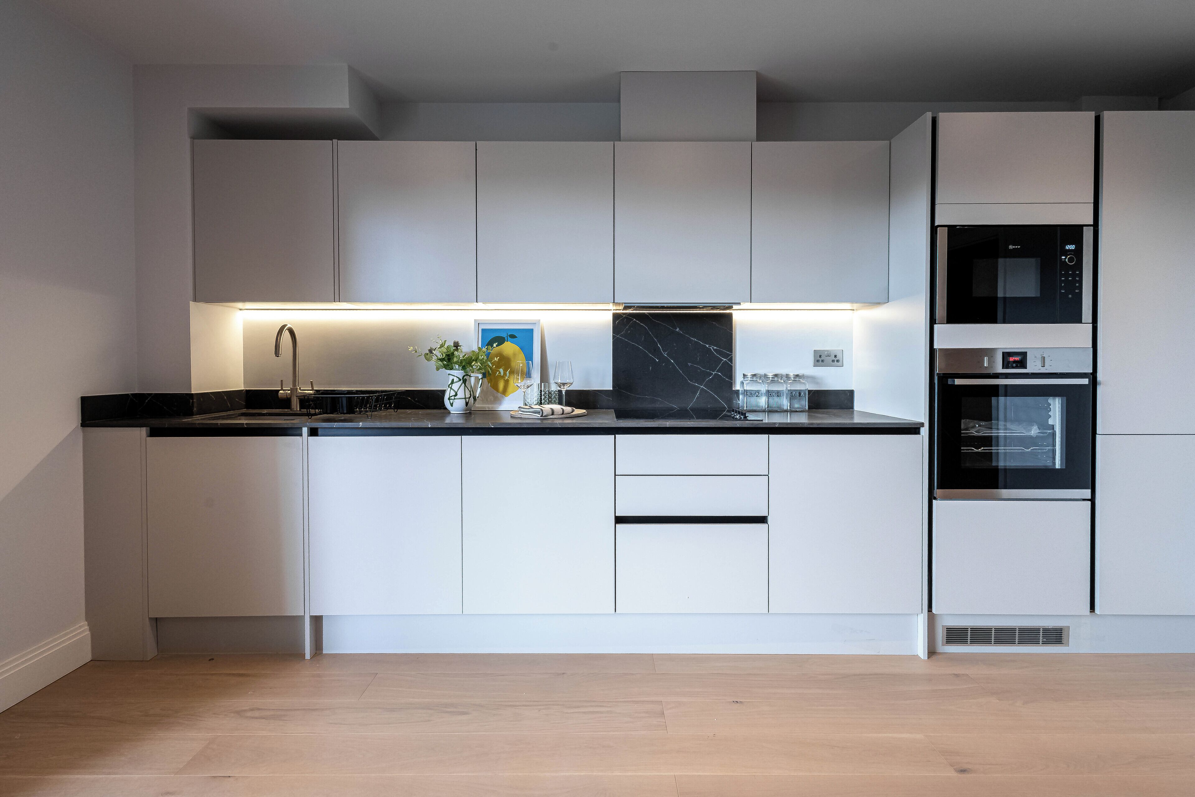 アパートメント 2 ベッドルーム | 専用キッチン | 大型冷蔵庫、電子レンジ、オーブン、コンロ