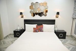3 chambres, fer et planche à repasser, Wi-Fi, draps fournis