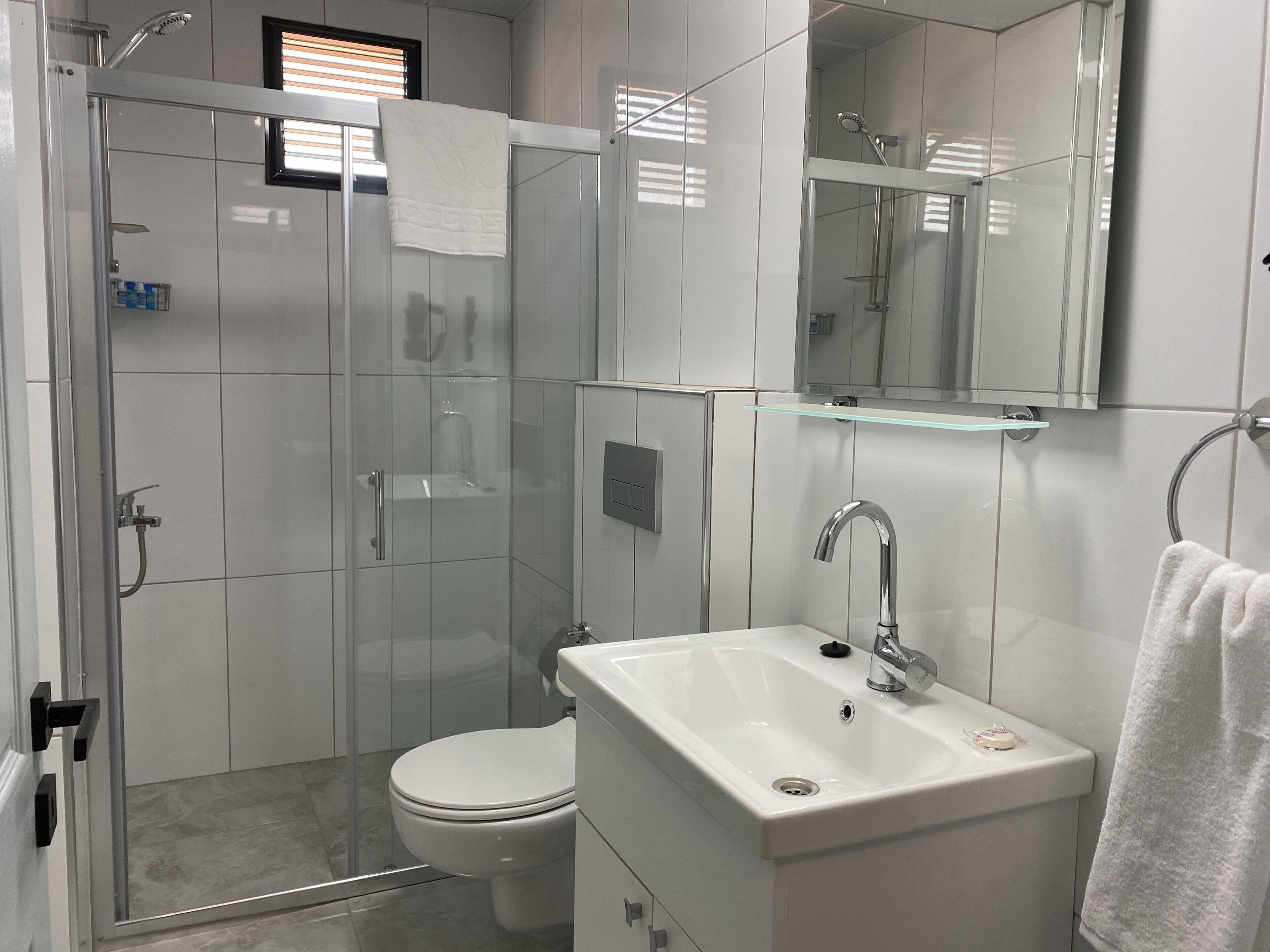 Basic Twin Room | Egyptian cotton sheets, premium bedding, free minibar items