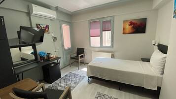 Classic Twin Room, 2 Bedrooms, Non Smoking | Egyptian cotton sheets, premium bedding, free minibar items