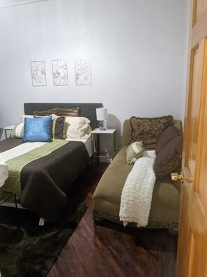 2 bedrooms, iron/ironing board, WiFi, bed sheets - Modern spacious 2BR apt fully loaded and conveniently located (Brooklyn)