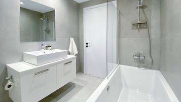 Luxury Apartment | Bathroom | Towels