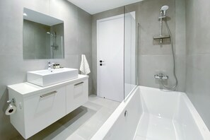 Bathroom - Phaedrus Living: White Hills Suites Panoramic View (Aglantzia)