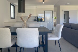 Luxury Apartment | 2 bedrooms, in-room safe, soundproofing, free WiFi