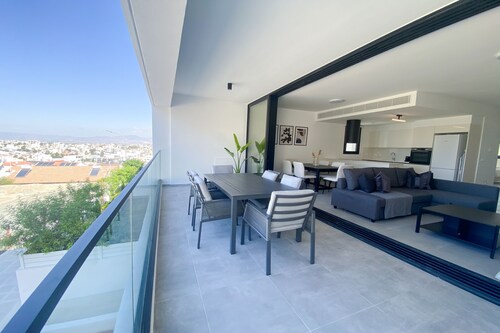 Phaedrus Living: White Hills Suites Panoramic View