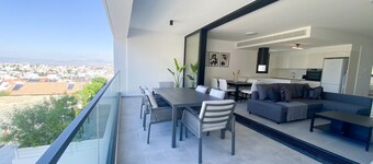 Phaedrus Living: White Hills Suites Panoramic View