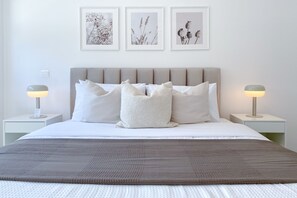 Apartemen Mewah | 2 kamar tidur, brankas, kedap suara, dan Wi-Fi gratis