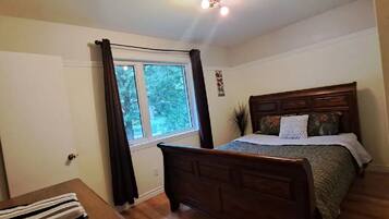 5 bedrooms, iron/ironing board, travel cot, WiFi