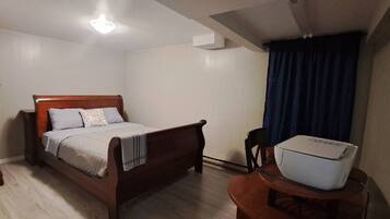 5 habitaciones, tabla de planchar con plancha, cuna de viaje y wifi