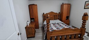 5 bedrooms, iron/ironing board, travel crib, WiFi