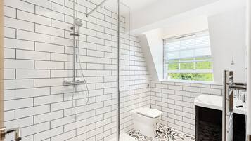 Family Apartment | Bathroom